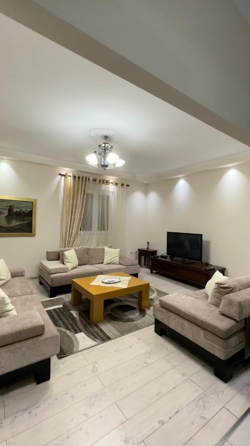 Yara's * Tirana